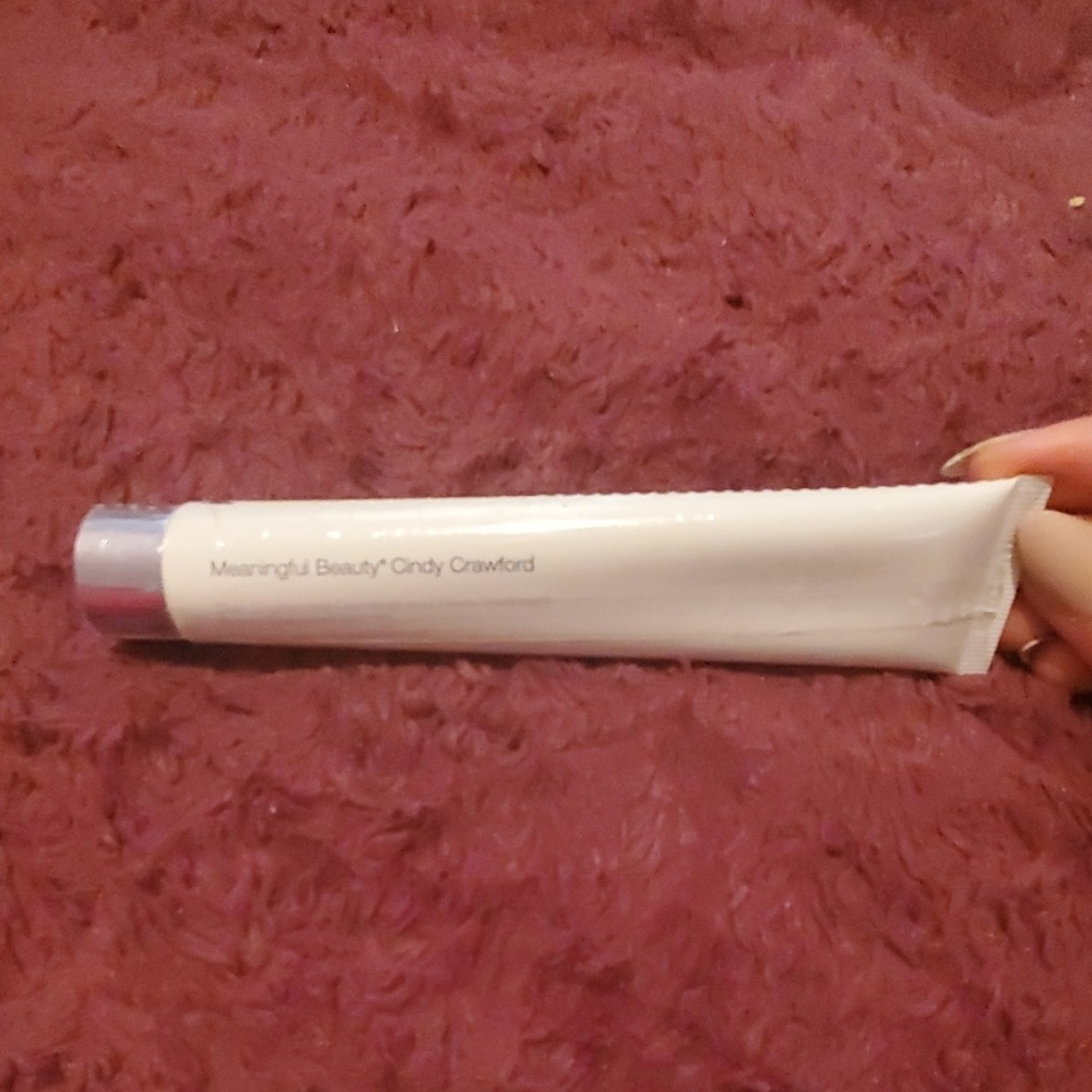 Skin brightening decollete and neck treatment